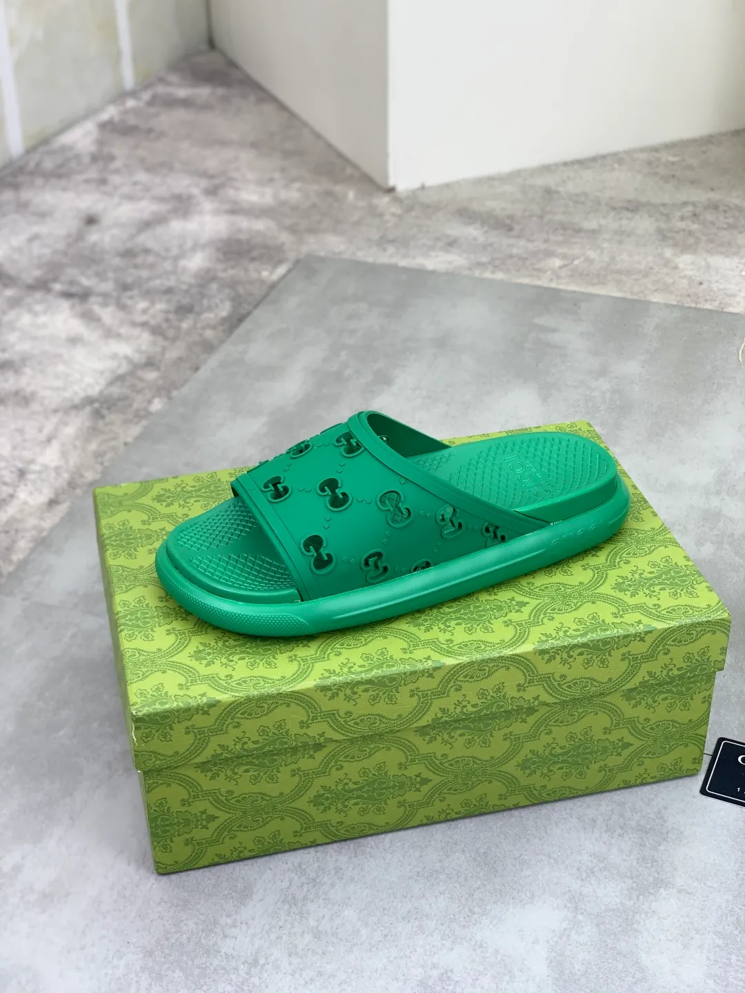 Men's Men's Shoes 💰P300💰[New Style] High Version 🎁🎁🎁 GUCCI New Year of the Snake casual slippers, original official website, perfect workmanship, transmitting a kind of noble luxury, sublimating its definition of luxury in Gucci's high-end extraordinary craftsmanship. Original Gucci double G combination outsole, code number: 35-46, complete package